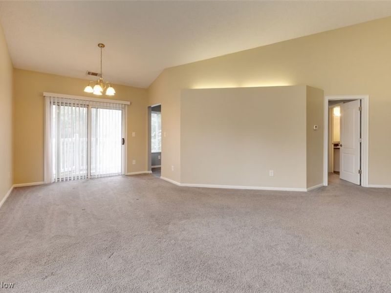 362 Village Pointe Drive, Akron, OH 44313 Photo 3