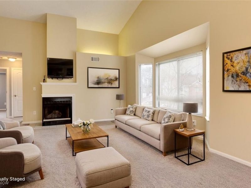 362 Village Pointe Drive, Akron, OH 44313 Photo 6