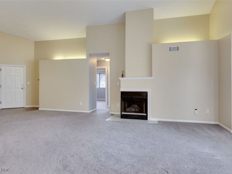 362 Village Pointe Drive, Akron, OH 44313 Photo 8