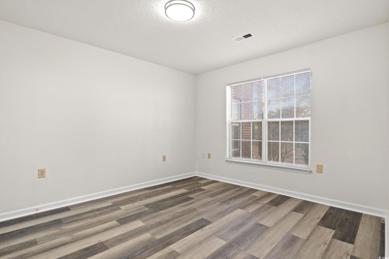 4251 Villas Dr. Photo 10