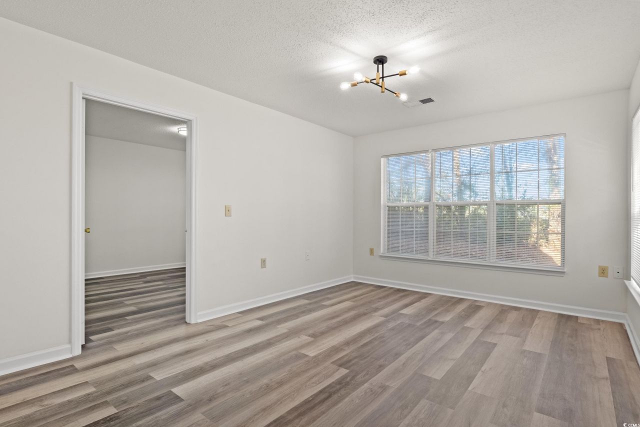 4251 Villas Dr. Photo 7