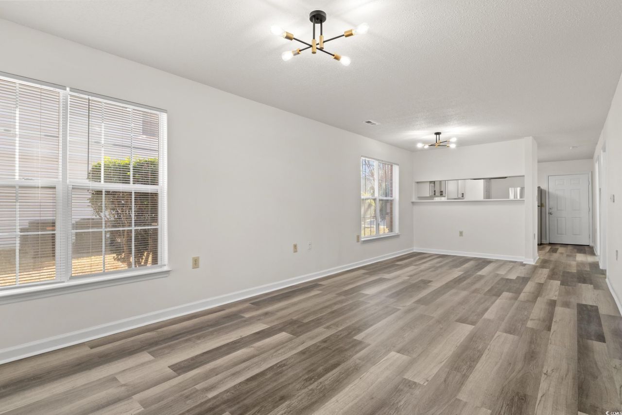 4251 Villas Dr. Photo 9