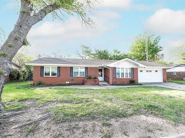 1209 Pebble Street, Bowie, TX 76230