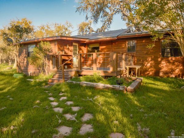 695 South Thunder Creek Road, Utopia, TX 78884