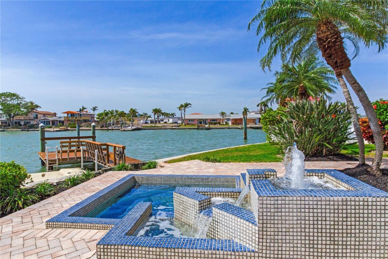 17382 Kennedy Drive, North Redington Beach, FL 33708 Photo