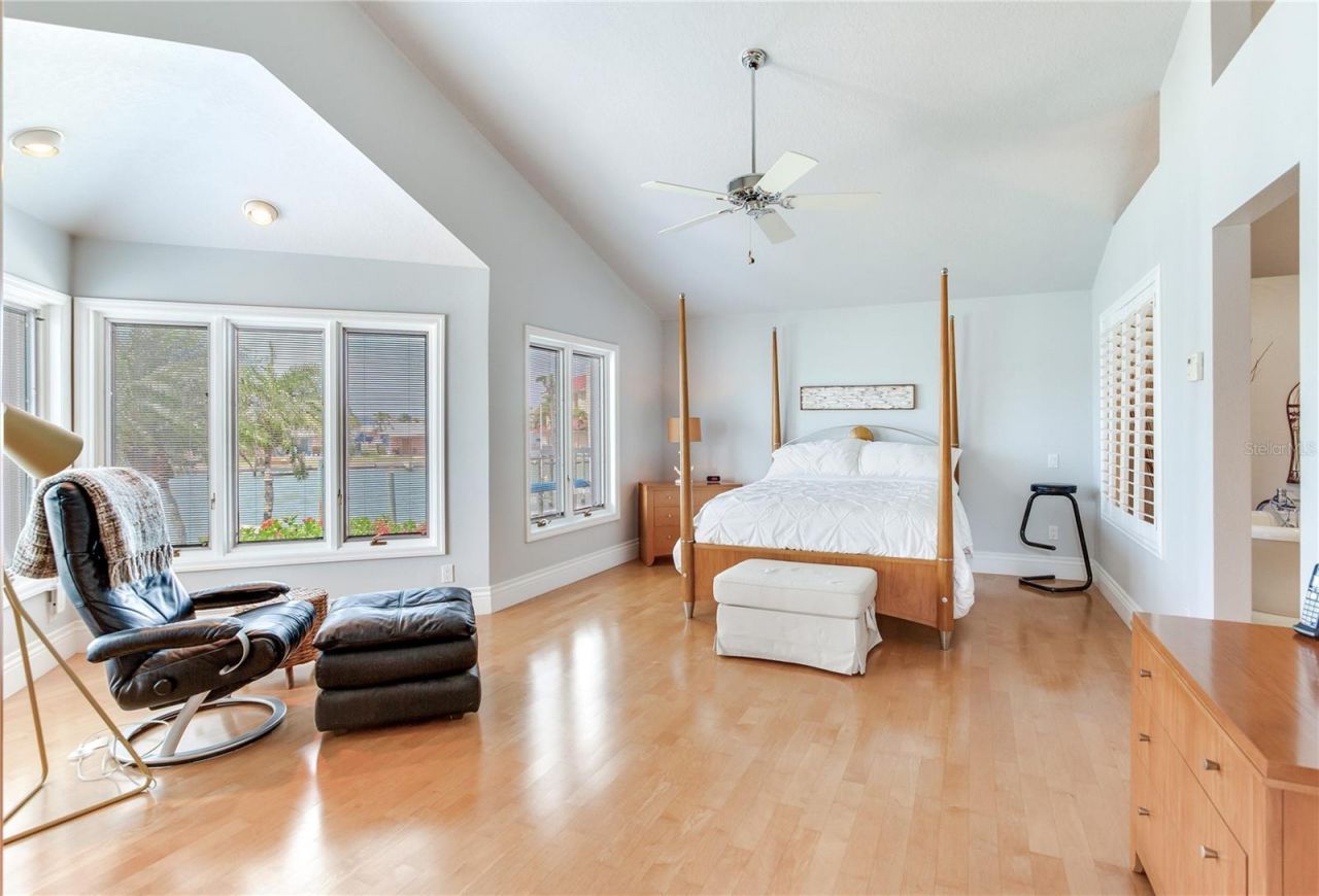 17382 Kennedy Drive, North Redington Beach, FL 33708 Photo