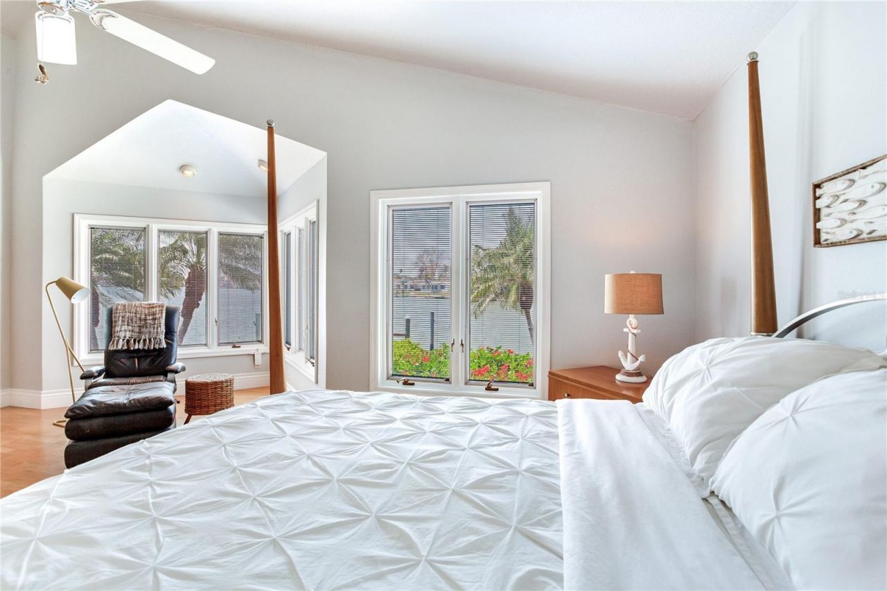 17382 Kennedy Drive, North Redington Beach, FL 33708 Photo