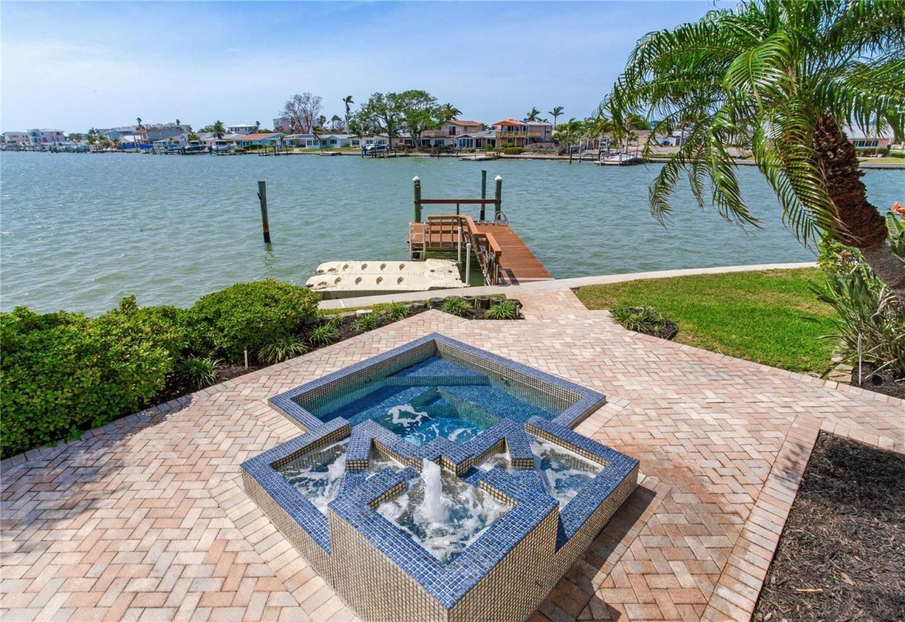 17382 Kennedy Drive, North Redington Beach, FL 33708 Photo