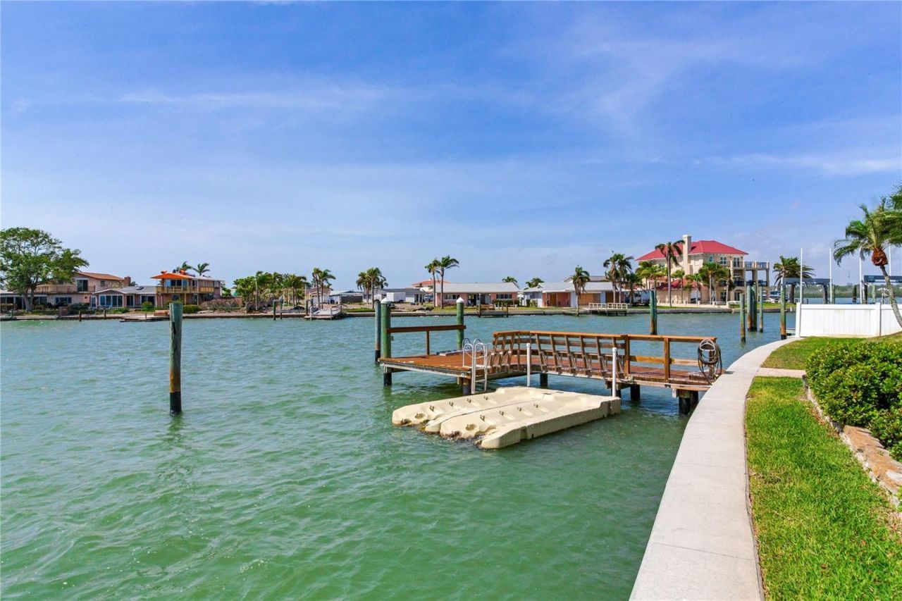 17382 Kennedy Drive, North Redington Beach, FL 33708 Photo