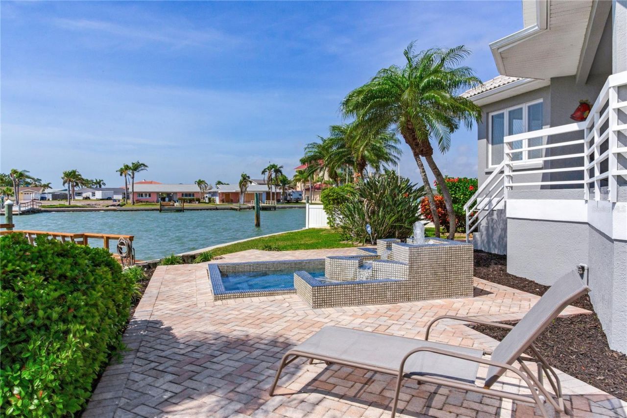 17382 Kennedy Drive, North Redington Beach, FL 33708 Photo