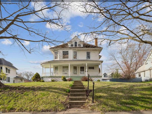 402 E Monroe Street, Mount Pleasant, IA 52641