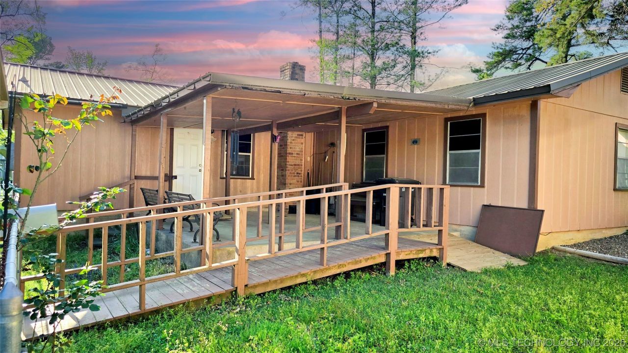 612 W Circle Drive, Broken Bow, OK 74728 Main Photo