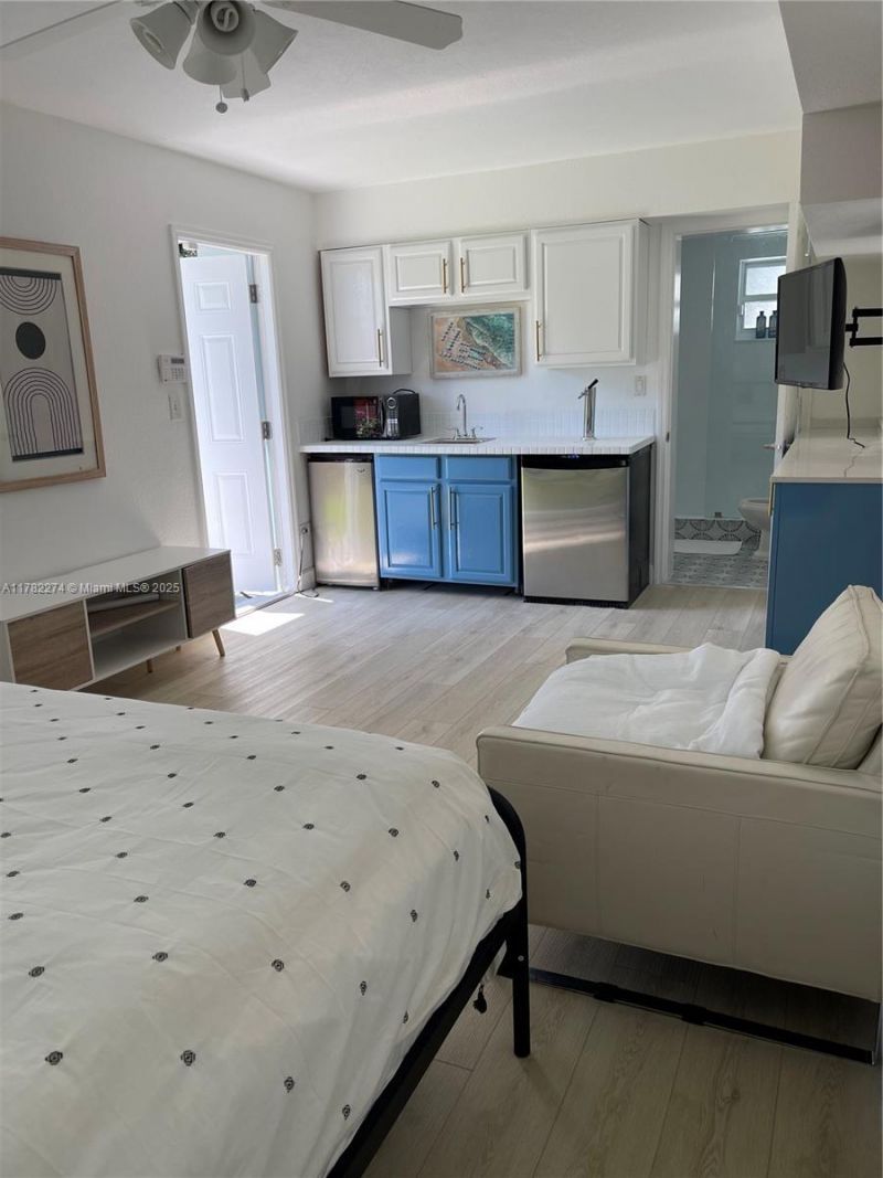 1560 NE 145th St, Unit 2, Miami, FL 33161 Photo