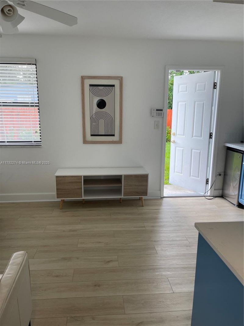 1560 NE 145th St, Unit 2, Miami, FL 33161 Photo