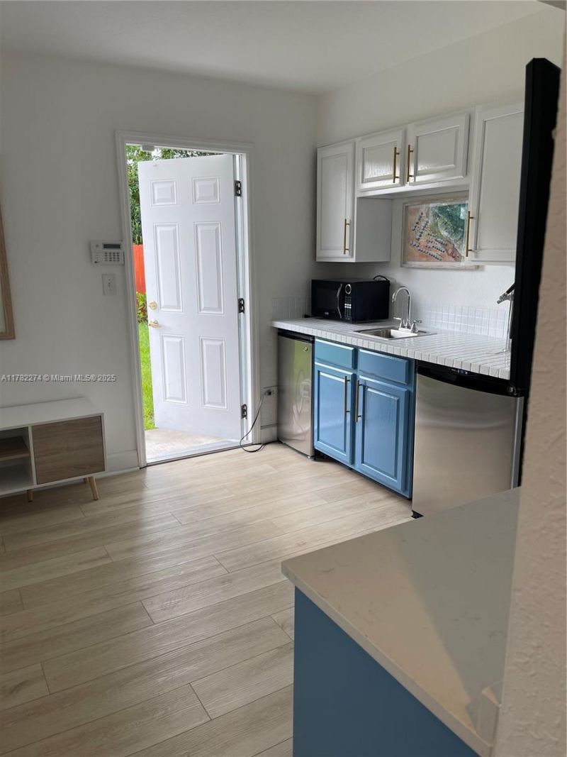 1560 NE 145th St, Unit 2, Miami, FL 33161 Photo