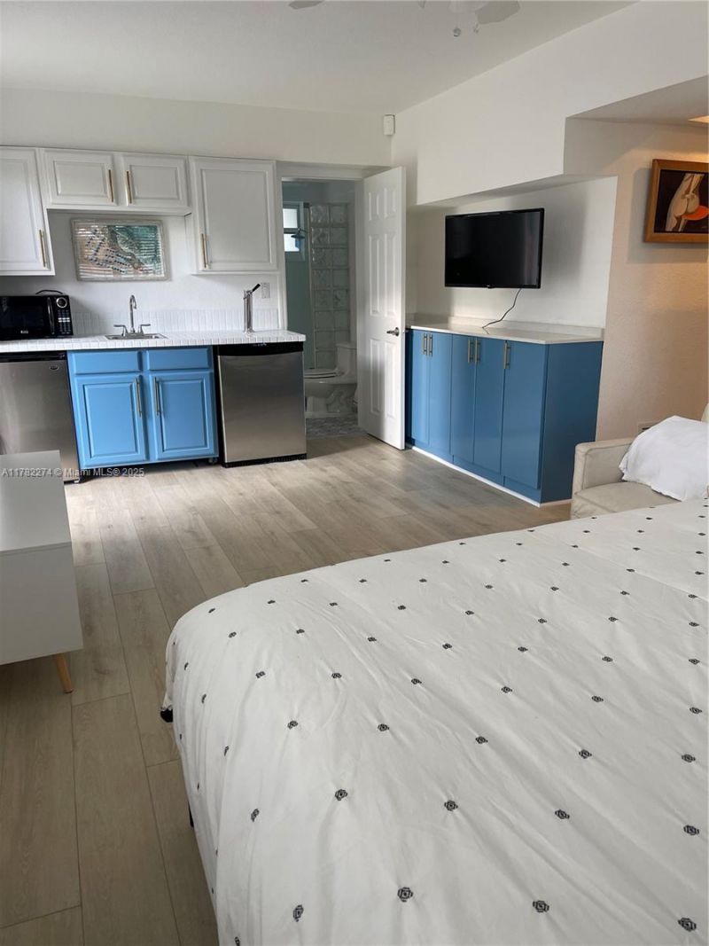 1560 NE 145th St, Unit 2, Miami, FL 33161 Photo