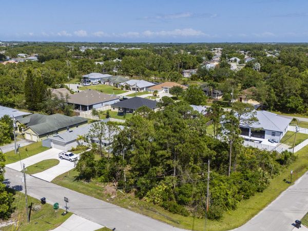 5489 NW Brent Court, Port Saint Lucie, FL 34986