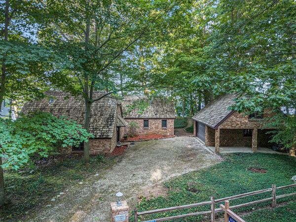 2580 Lakeshore Drive, Fennville, MI 49408