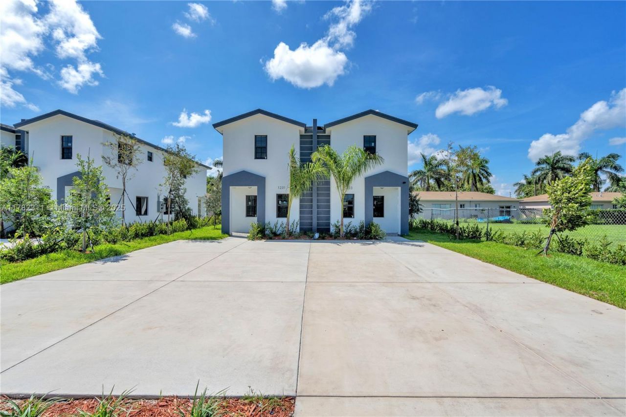 1231-1233 NW 9 Ave, Florida City, FL 33034 Photo