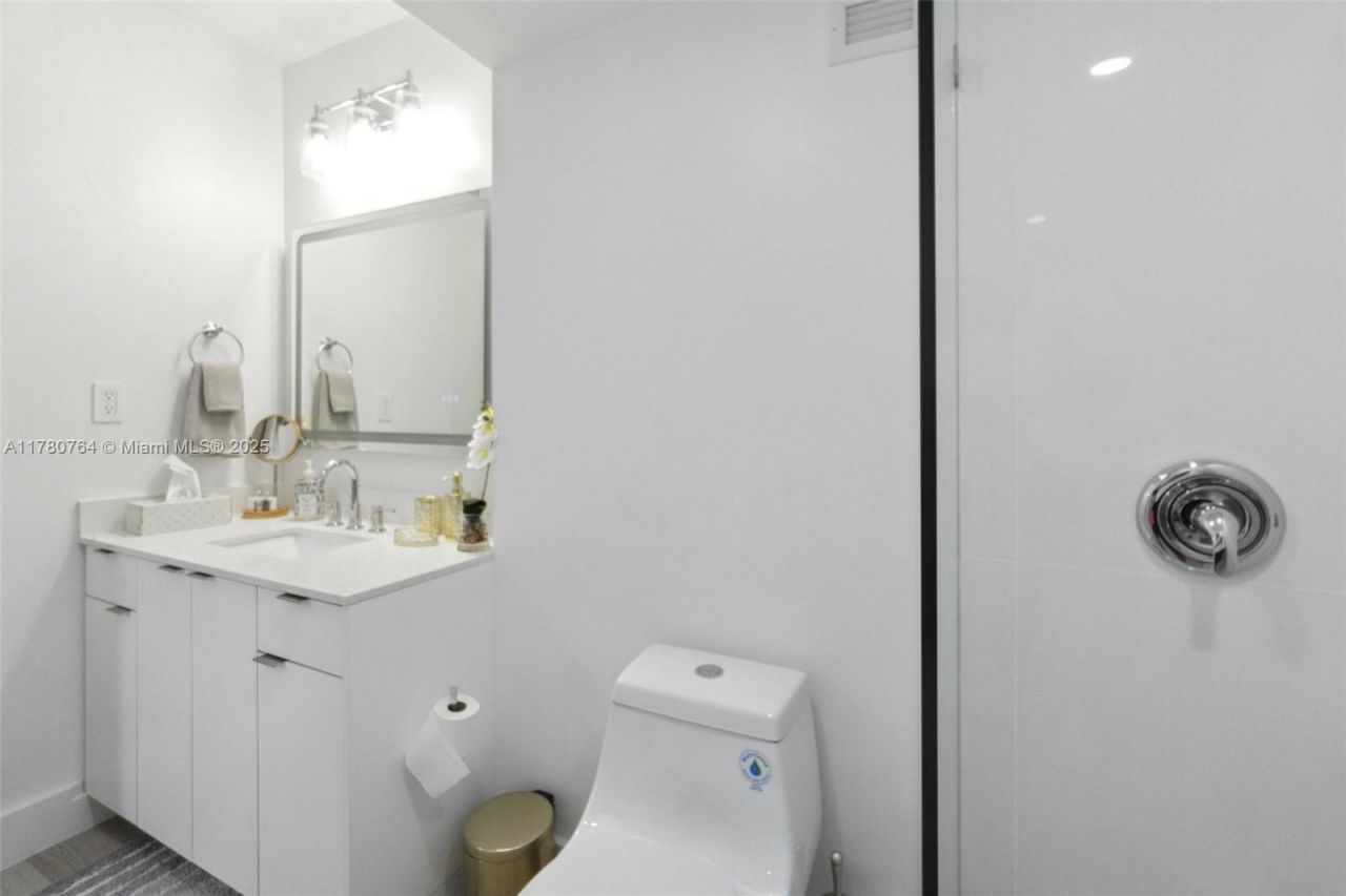 100 Lincoln Rd, Unit 1218, Miami Beach, FL 33139 Photo