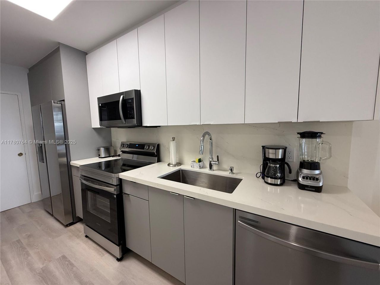 100 Lincoln Rd, Unit 1218, Miami Beach, FL 33139 Photo