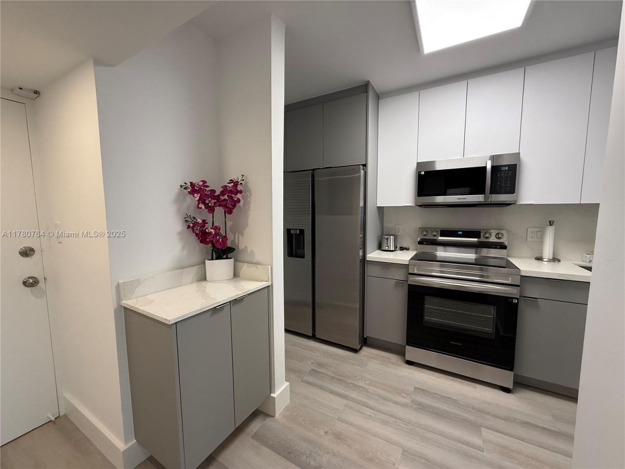 100 Lincoln Rd, Unit 1218, Miami Beach, FL 33139 Photo