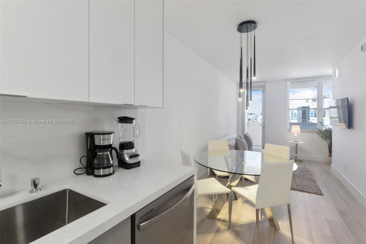 100 Lincoln Rd, Unit 1218, Miami Beach, FL 33139 Photo