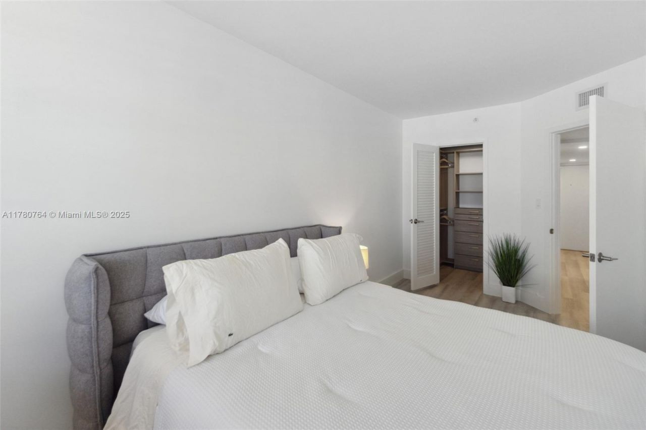 100 Lincoln Rd, Unit 1218, Miami Beach, FL 33139 Photo
