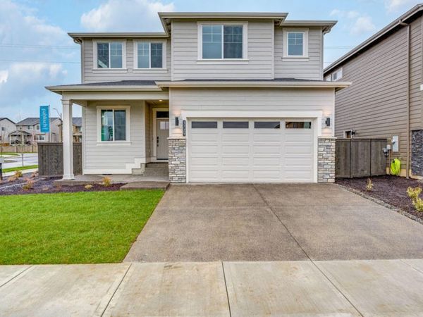 3907 NE Oakside Lp, Bend, OR 97701