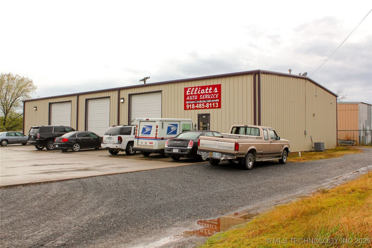 912 SW 15th Street, Wagoner, OK 74467 Main Photo