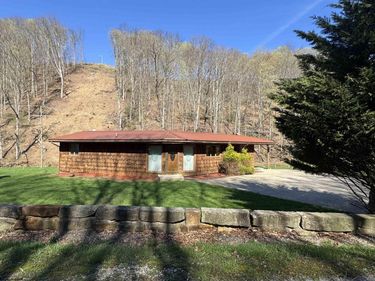 856 Arnolds Creek Road, West Union, WV 26456