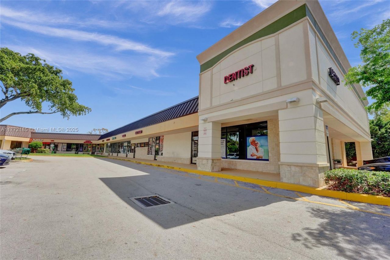 1637 N Hiatus, Pembroke Pines, FL 33026 Photo