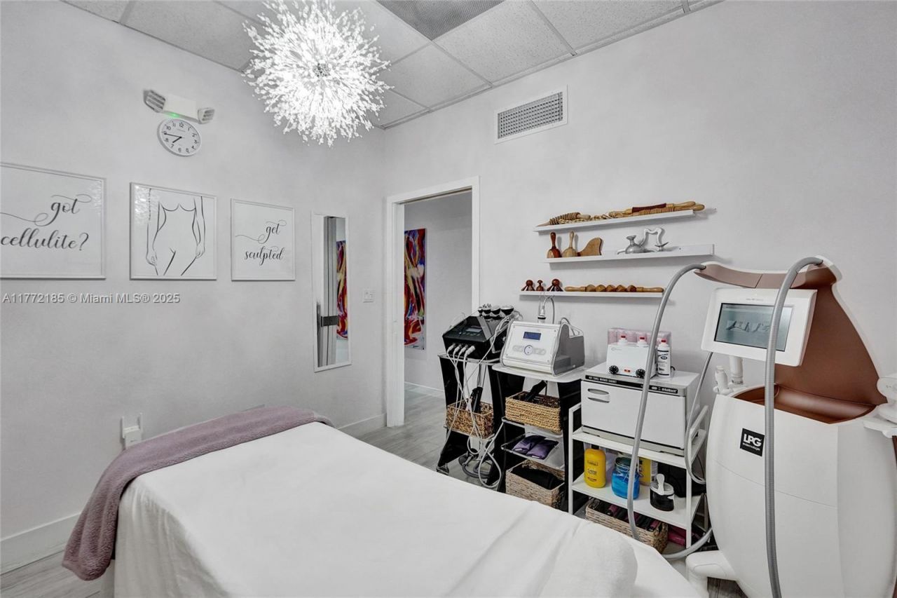 1637 N Hiatus, Pembroke Pines, FL 33026 Photo