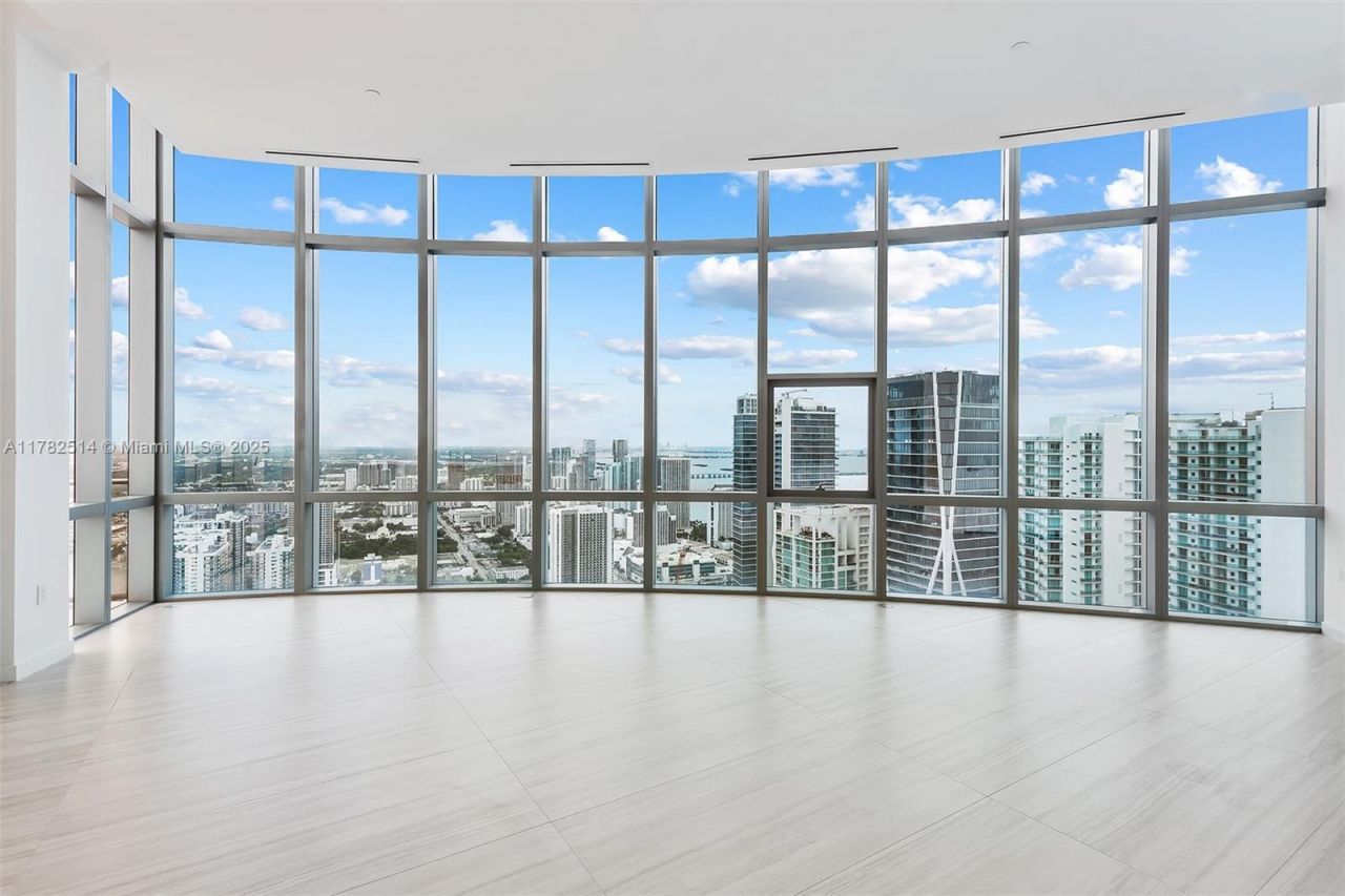 851 NE 1st Ave, Unit PH 5500, Miami, FL 33132 Photo