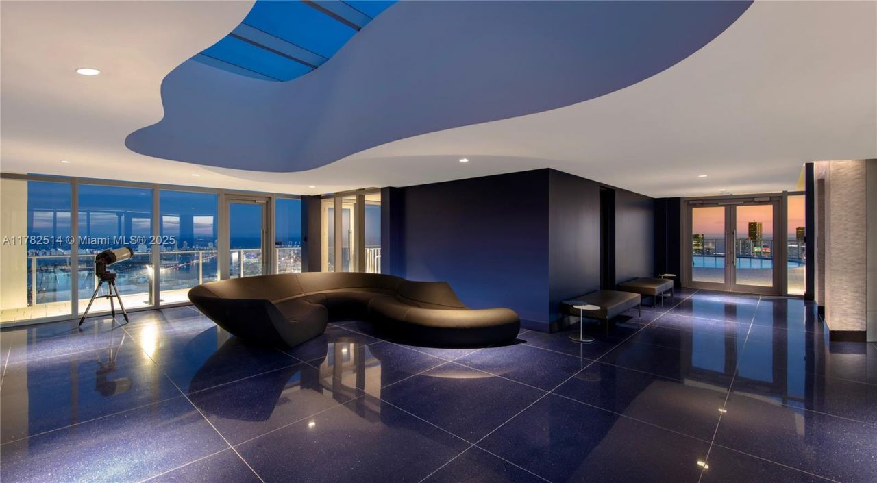 851 NE 1st Ave, Unit PH 5500, Miami, FL 33132 Photo