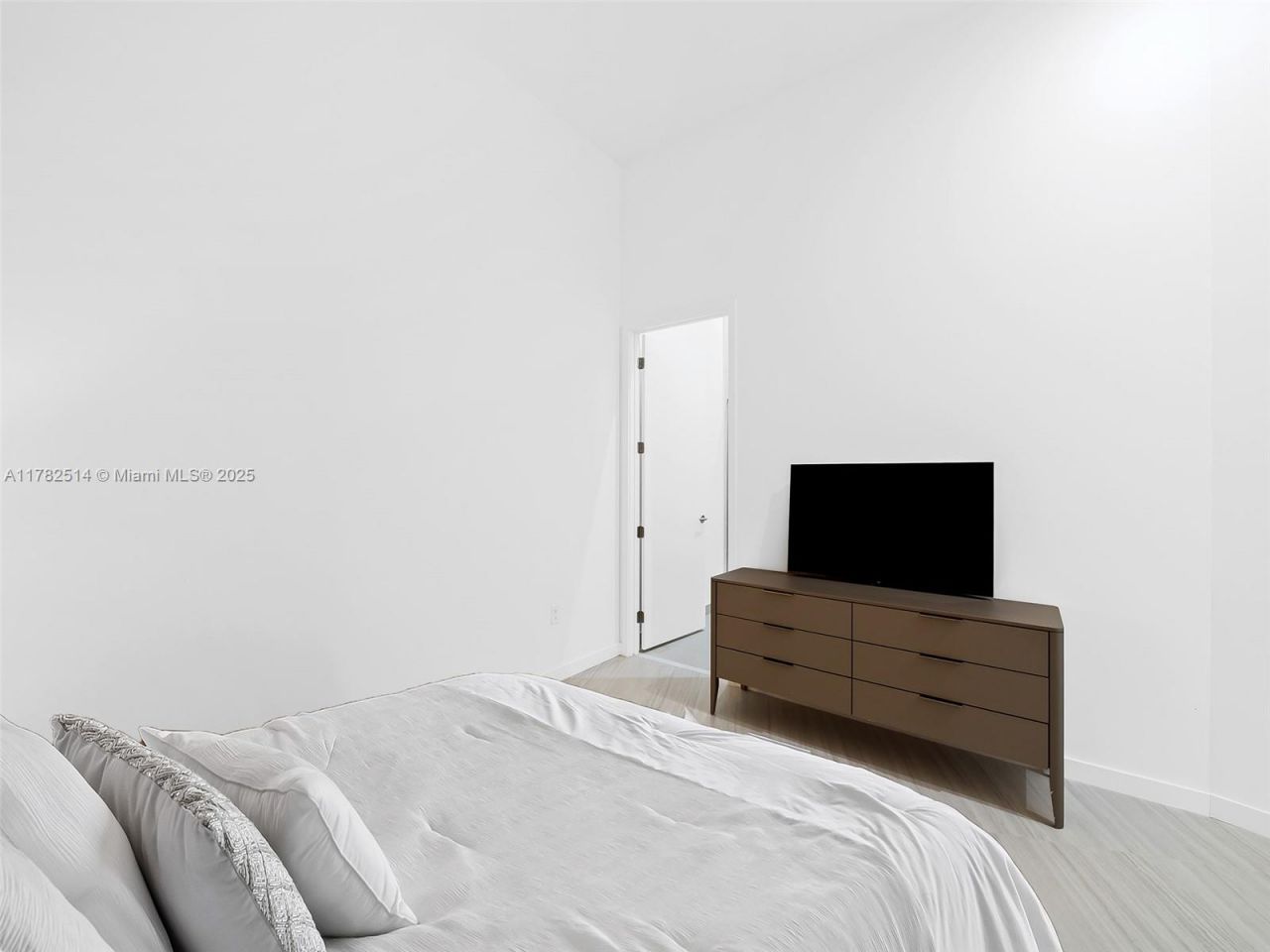 851 NE 1st Ave, Unit PH 5500, Miami, FL 33132 Photo