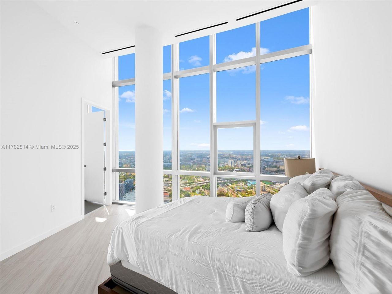 851 NE 1st Ave, Unit PH 5500, Miami, FL 33132 Photo