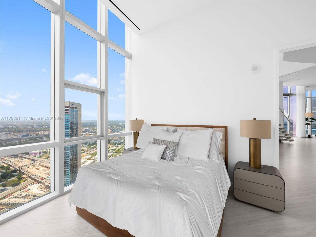 851 NE 1st Ave, Unit PH 5500, Miami, FL 33132 Photo