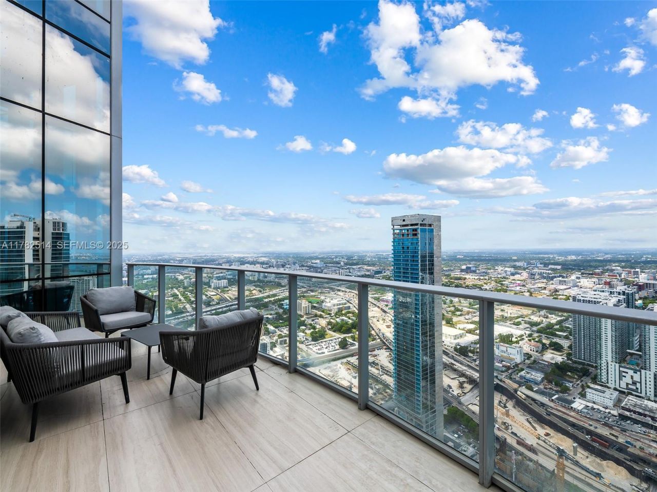 851 NE 1st Ave, Unit PH 5500, Miami, FL 33132 Photo