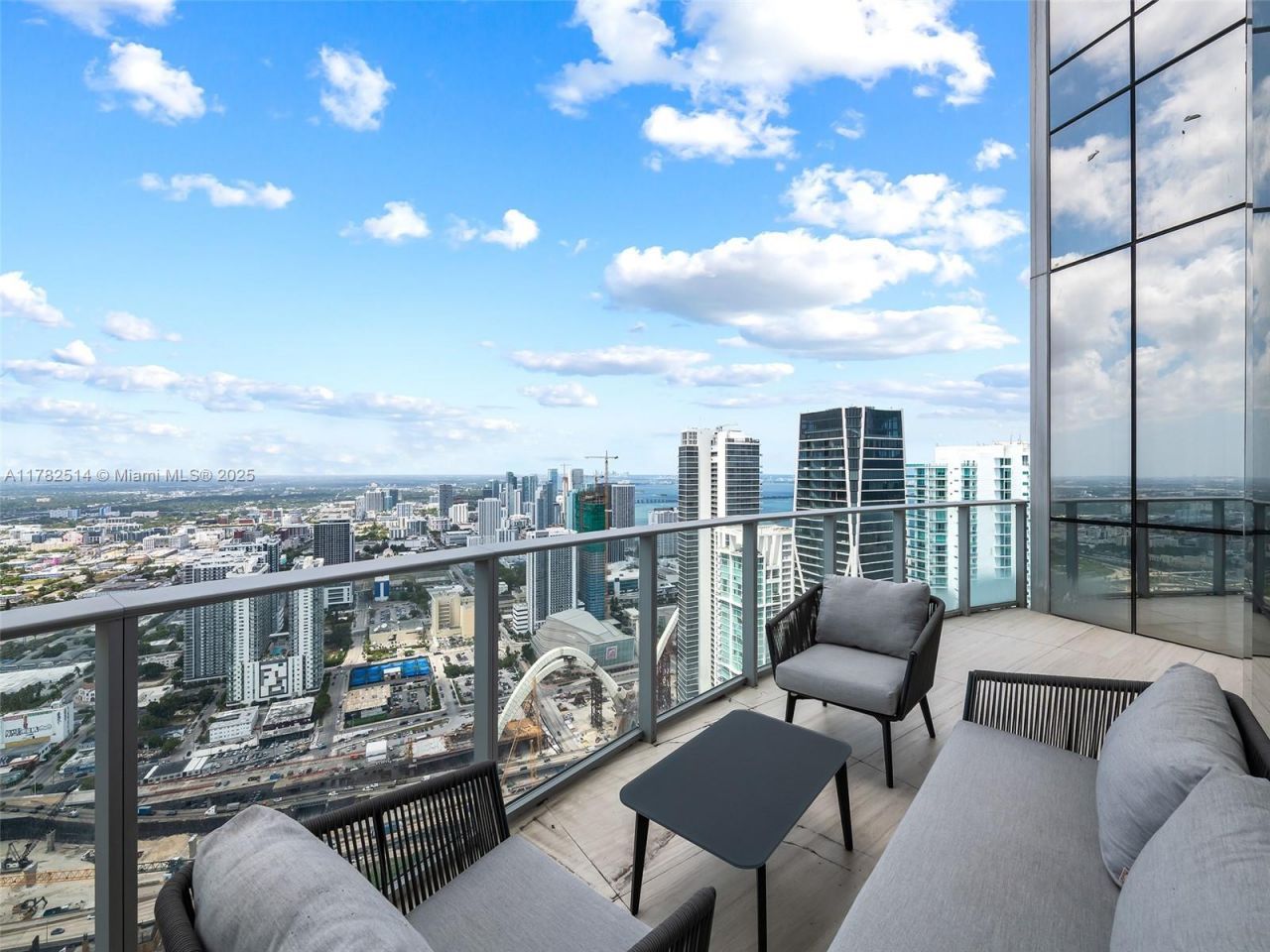 851 NE 1st Ave, Unit PH 5500, Miami, FL 33132 Photo