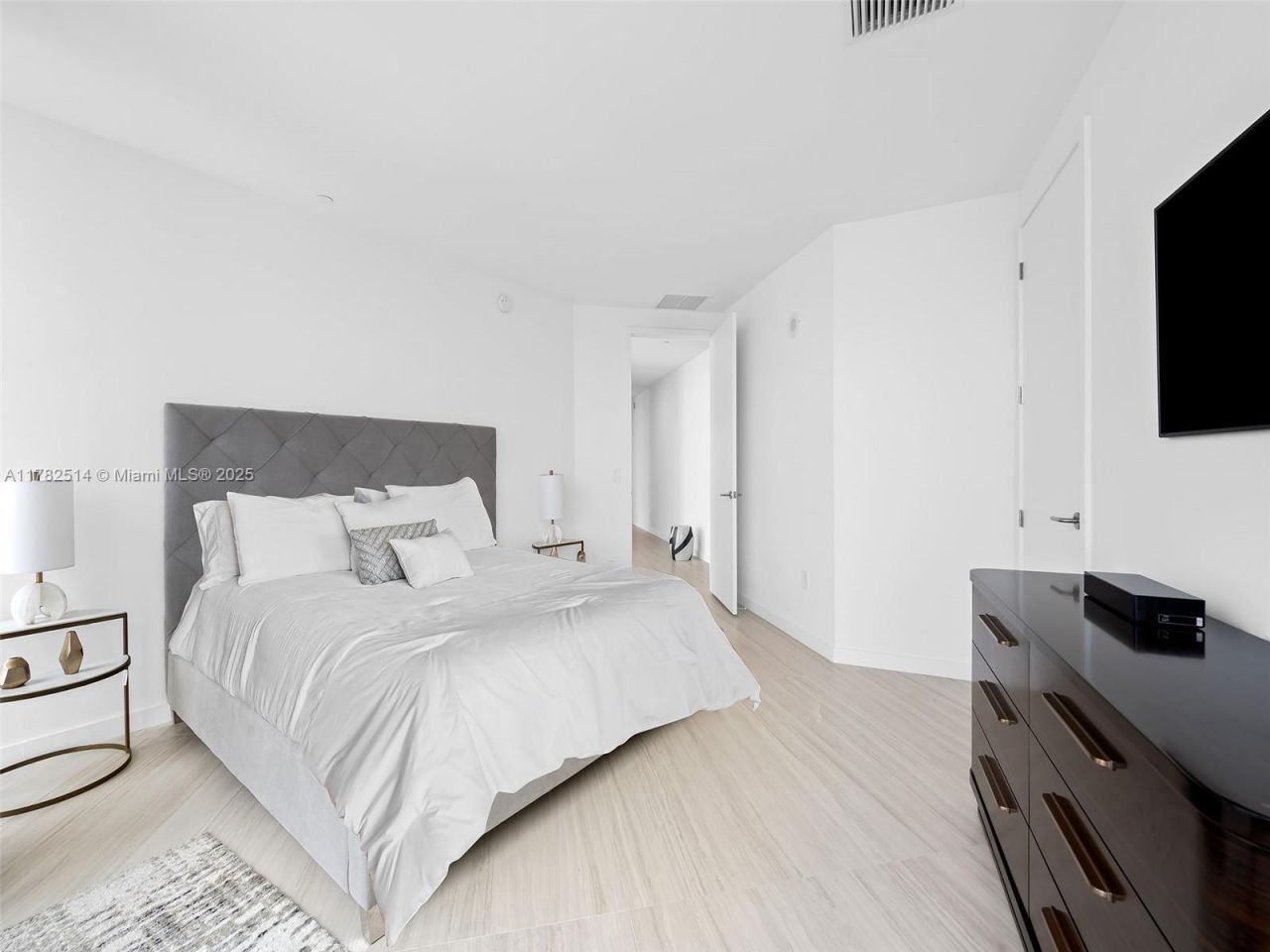 851 NE 1st Ave, Unit PH 5500, Miami, FL 33132 Photo