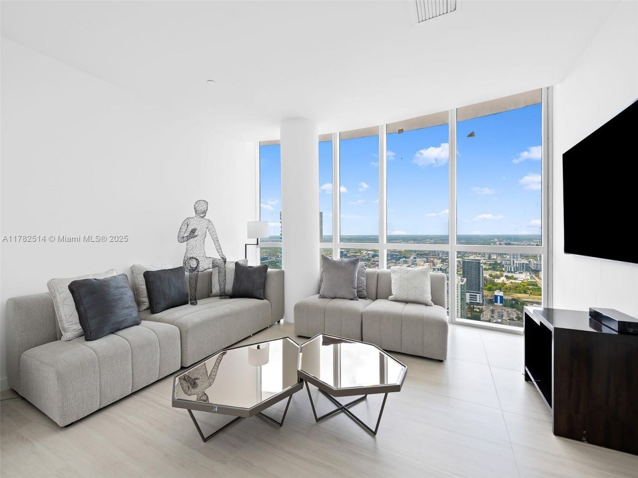 851 NE 1st Ave, Unit PH 5500, Miami, FL 33132 Photo