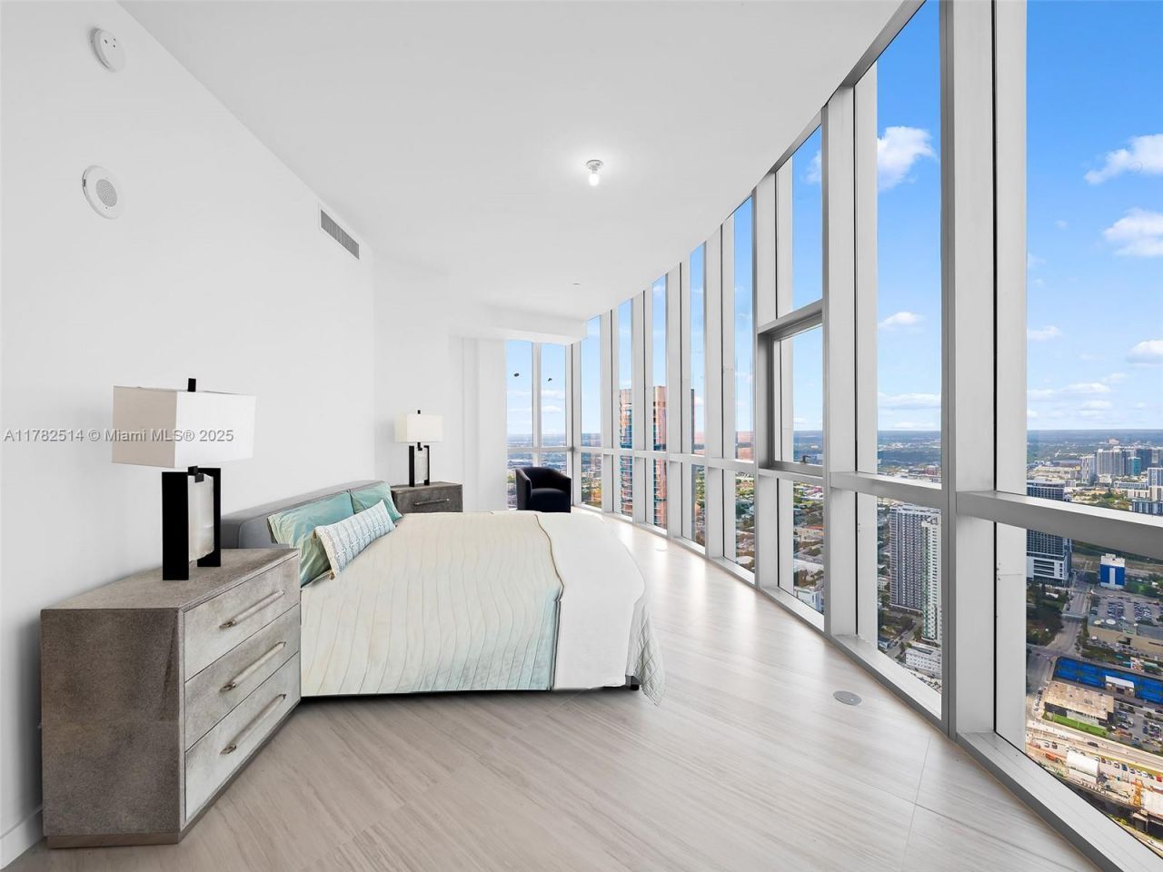 851 NE 1st Ave, Unit PH 5500, Miami, FL 33132 Photo