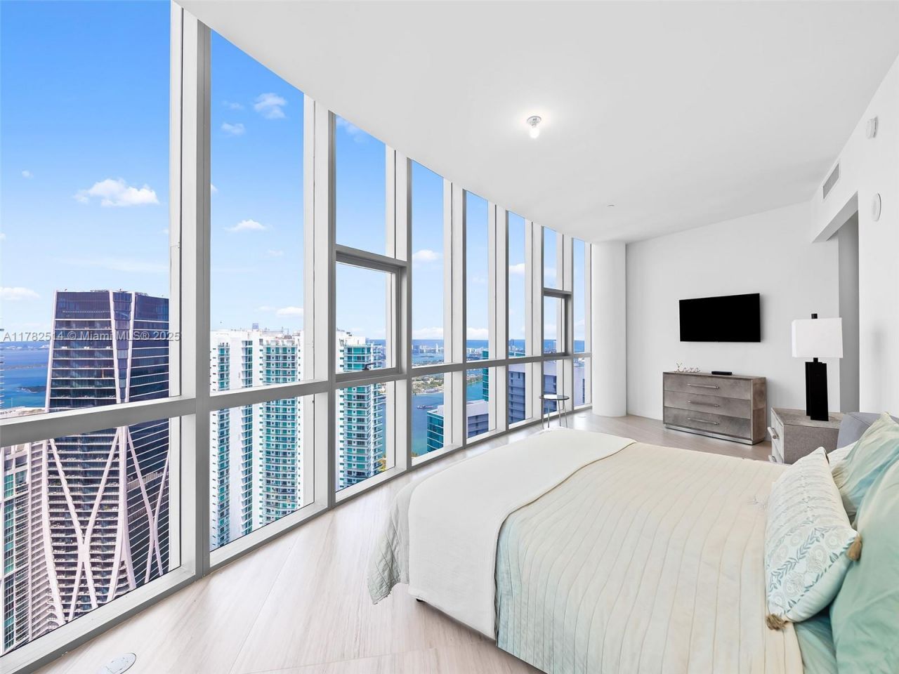 851 NE 1st Ave, Unit PH 5500, Miami, FL 33132 Photo