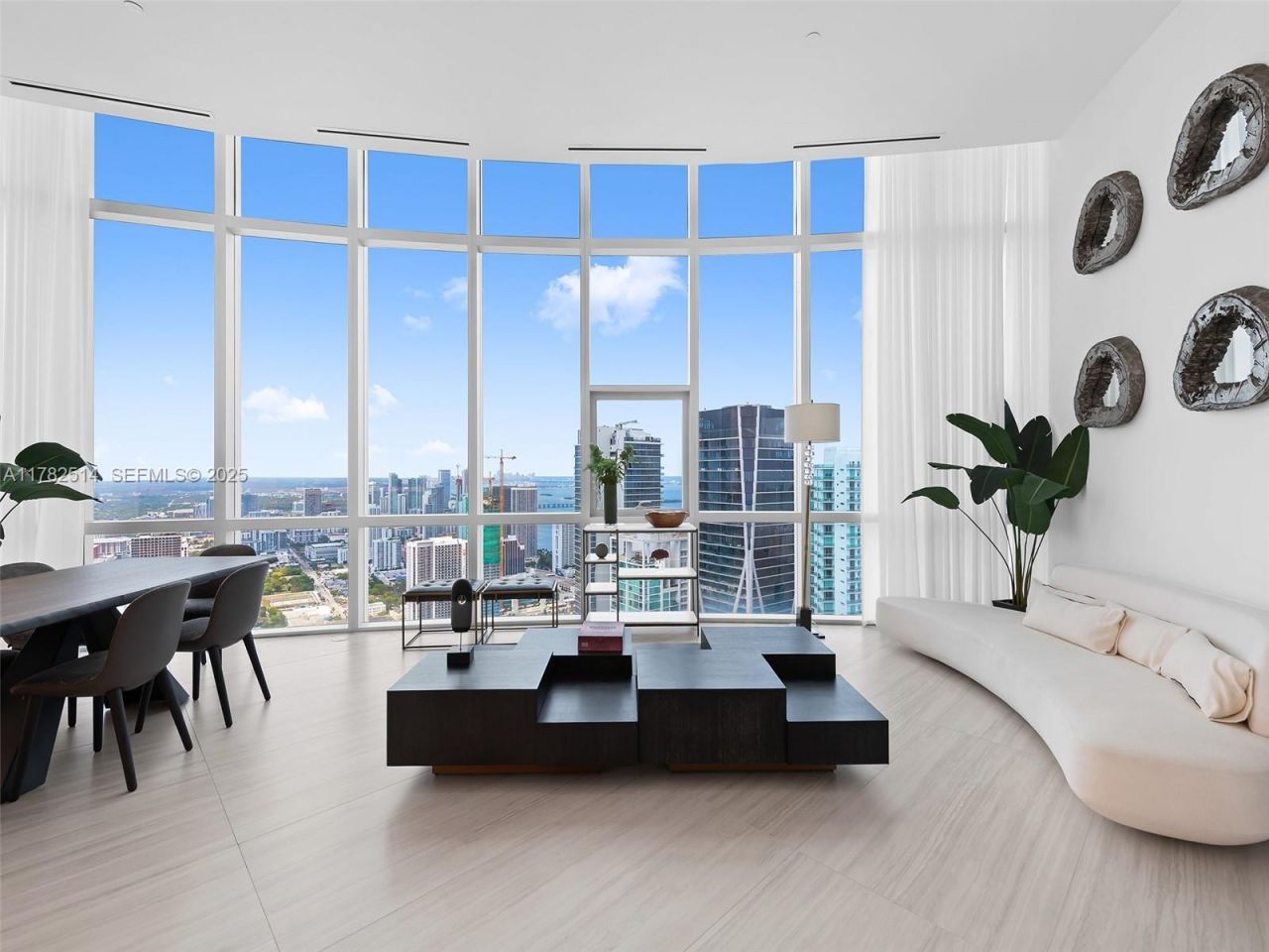 851 NE 1st Ave, Unit PH 5500, Miami, FL 33132 Photo