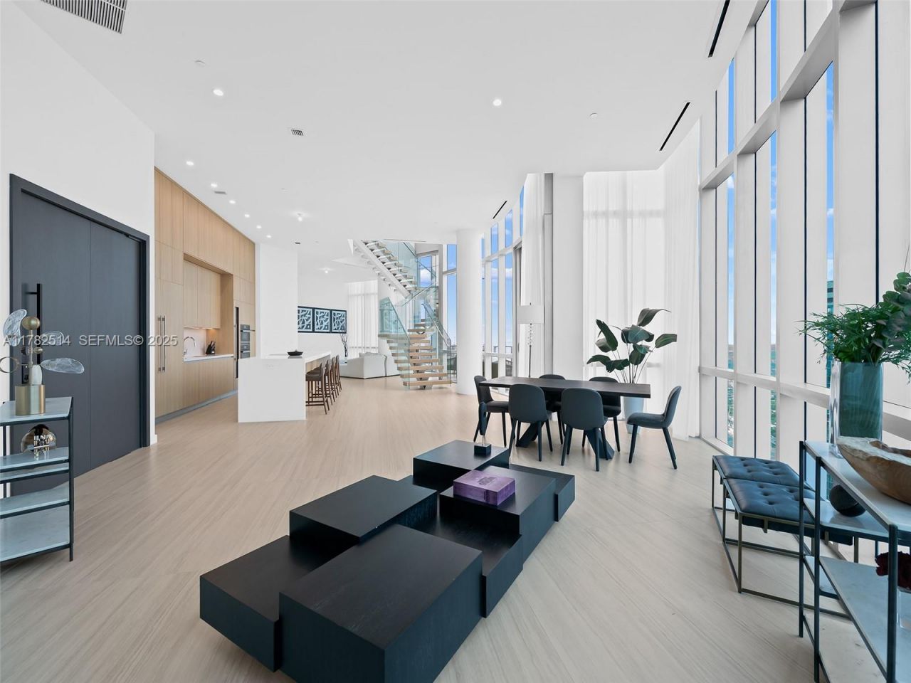 851 NE 1st Ave, Unit PH 5500, Miami, FL 33132 Photo