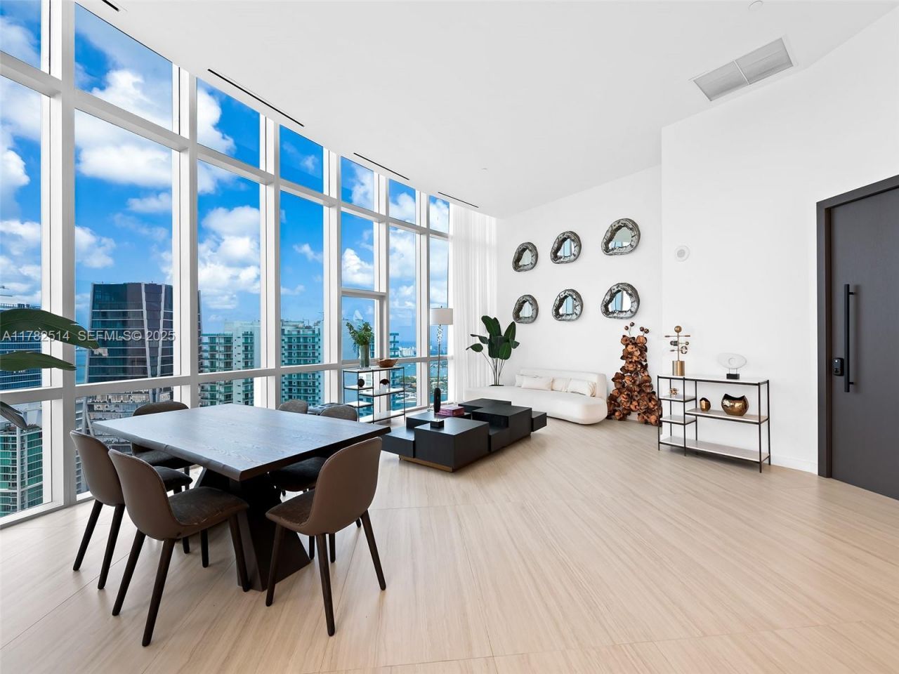 851 NE 1st Ave, Unit PH 5500, Miami, FL 33132 Photo