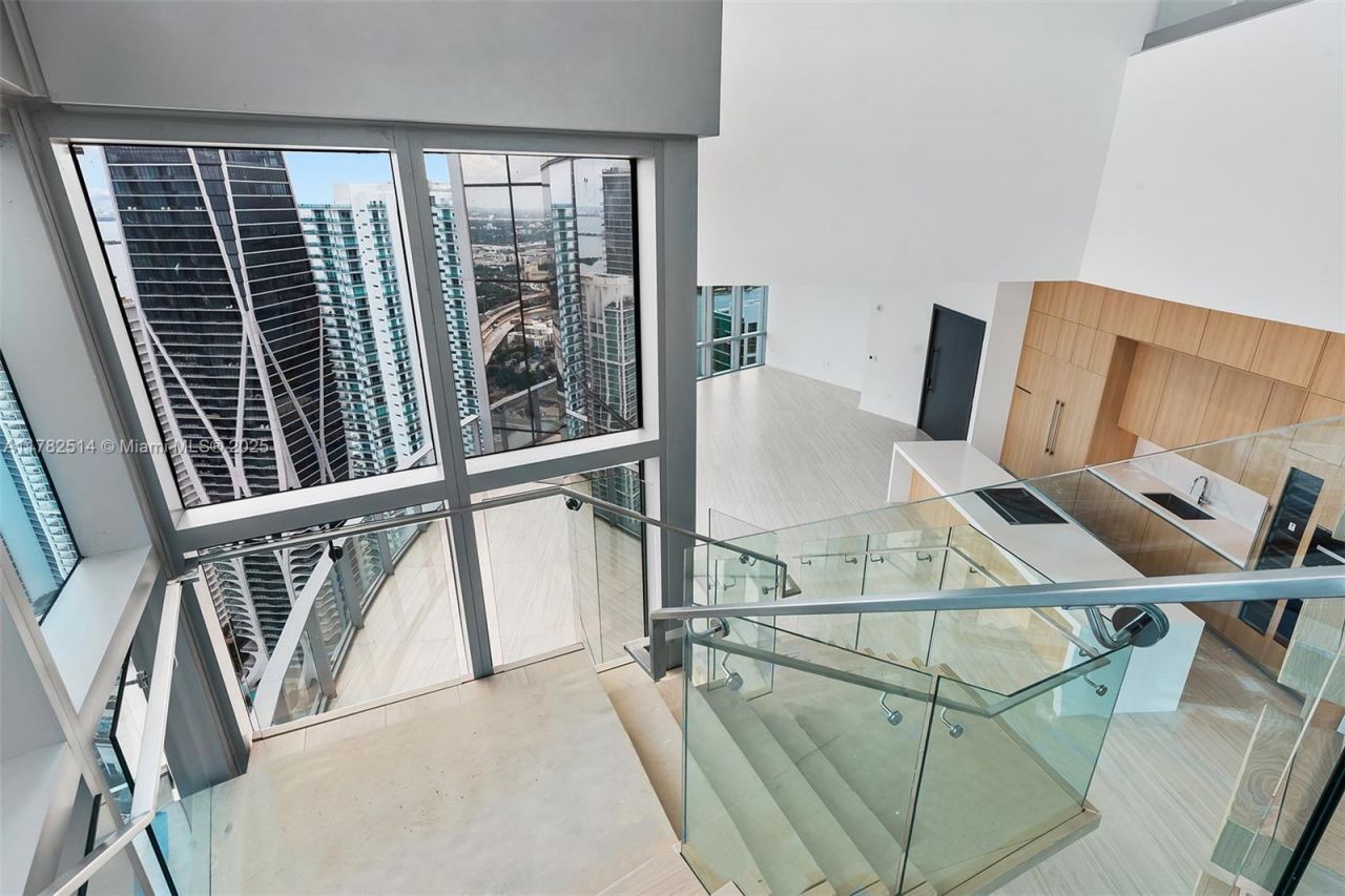 851 NE 1st Ave, Unit PH 5500, Miami, FL 33132 Photo