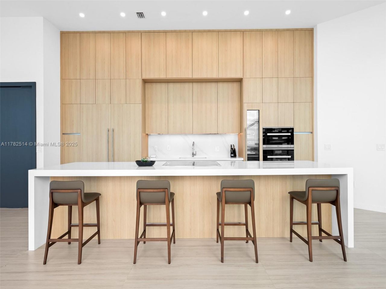 851 NE 1st Ave, Unit PH 5500, Miami, FL 33132 Photo