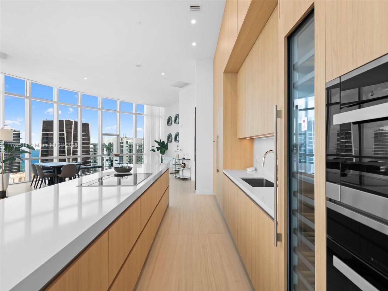 851 NE 1st Ave, Unit PH 5500, Miami, FL 33132 Photo